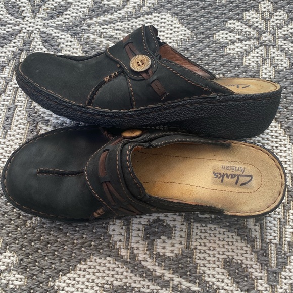 Clarks Artisan Women’s Size 9 Leather Clog Mules💕 - Picture 6 of 9